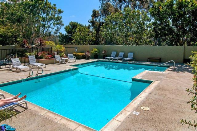 3330 Caminito Eastbluff, La Jolla CA: https://media.crmls.org/mediaz/f3abc334-82e9-43e1-8881-c1ba9e1835ed.jpg