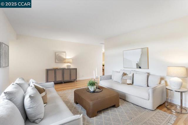 2326 Bramble Ct, Castro Valley CA: https://media.crmls.org/mediaz/f3ac5cbc-c393-45a5-a7f5-af6e1c87e5eb.jpg