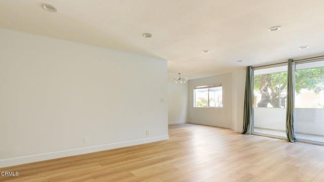 Detail Gallery Image 3 of 16 For 4637 Willis Ave #104,  Sherman Oaks,  CA 91403 - 3 Beds | 2 Baths