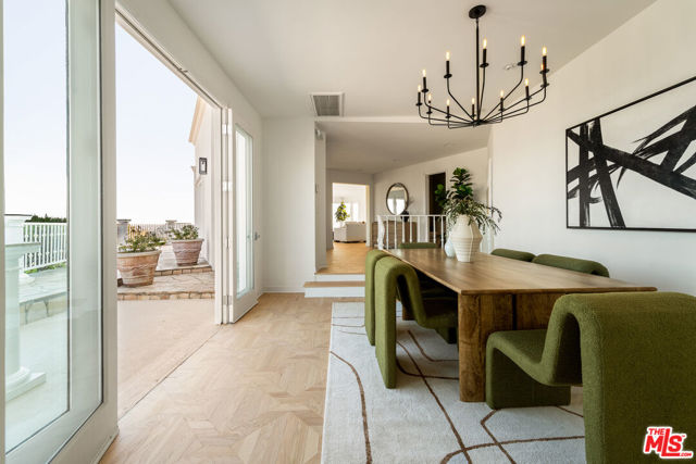 8527 Hedges Way, Los Angeles CA: https://media.crmls.org/mediaz/f3acc060-7cab-4674-80e7-e53cd07180f3.jpg