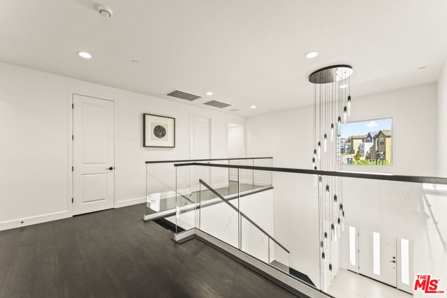 11767 Toyon Drive, Chatsworth CA: https://media.crmls.org/mediaz/f3acc50c-2f51-4929-9206-e0f75ac70402.jpg