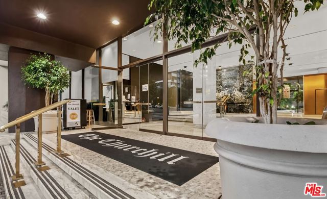 10450 Wilshire Boulevard, Los Angeles CA: https://media.crmls.org/mediaz/f3ad8db0-2061-4f33-9043-743767059e40.jpg