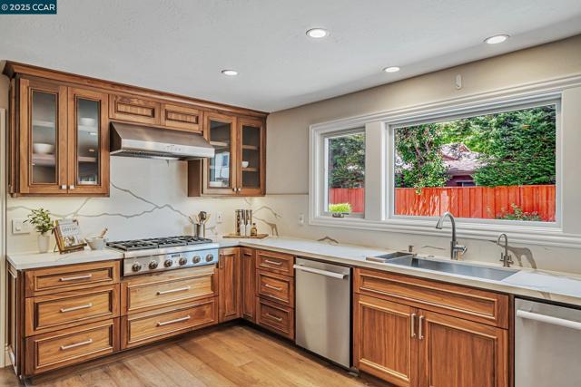 732 Graham Ct, Danville CA: https://media.crmls.org/mediaz/f3ada630-9432-4a52-9474-ca3e99a7764d.jpg
