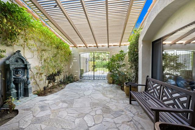 40480 Via Entrada, Rancho Mirage CA: https://media.crmls.org/mediaz/f3adeb74-da8b-4a08-9d7d-bd900915c0fa.jpg
