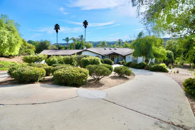 Detail Gallery Image 5 of 52 For 13227 Blueberry Hill Ln, Valley Center,  CA 91761 - 7 Beds | 4 Baths