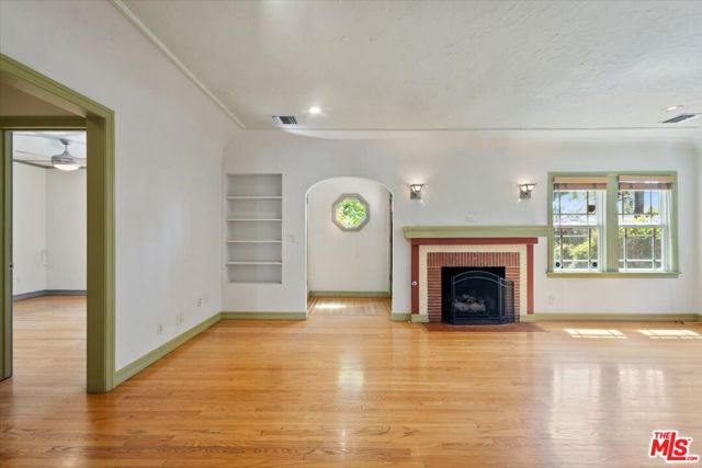 4385 Camellia Avenue, Studio City CA: https://media.crmls.org/mediaz/f3ae4ee0-c01c-43d6-9f94-db828e86d270.jpg