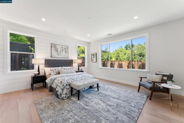 951 Yorkshire Ct, Lafayette CA: https://media.crmls.org/mediaz/f3ae7128-2a78-40bb-be69-722e7baefc09.jpg