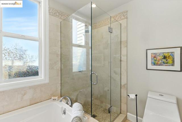 280 Monterey Blvd., San Francisco CA: https://media.crmls.org/mediaz/f3ae93fb-362c-40d6-95b4-eb4e501d7f6d.jpg