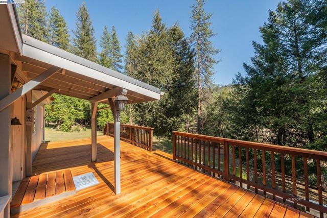 430 Bridge Rd, Douglas City CA: https://media.crmls.org/mediaz/f3aec206-ed9e-47f1-a4f0-1f1c2572cfa5.jpg