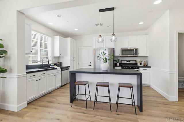 Detail Gallery Image 14 of 46 For 1720 Santa Ivy Ave, Chula Vista,  CA 91913 - 5 Beds | 3/1 Baths