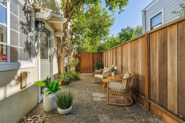 5242 Miles Avenue, Oakland CA: https://media.crmls.org/mediaz/f3aeff04-26e1-4ee7-b431-429ed41420ad.jpg