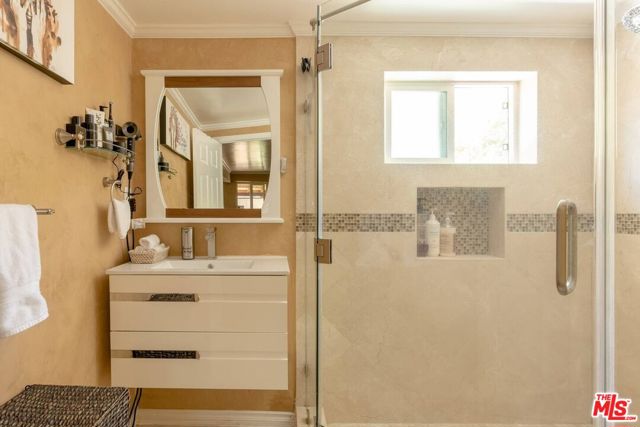 15555 High Knoll Road, Encino CA: https://media.crmls.org/mediaz/f3af95f8-1a52-4c49-abed-01bedeb3f14c.jpg