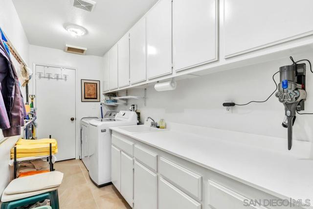 43054 Manchester Ct, Temecula CA: https://media.crmls.org/mediaz/f3b0b3b5-e00a-403c-8bf3-5bd76ae7e549.jpg