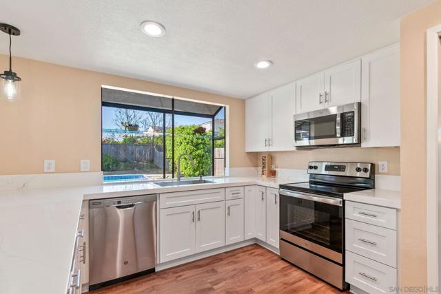 4468 Inverness Drive, Oceanside CA: https://media.crmls.org/mediaz/f3b12991-980c-4df5-83fe-8a7613095839.jpg