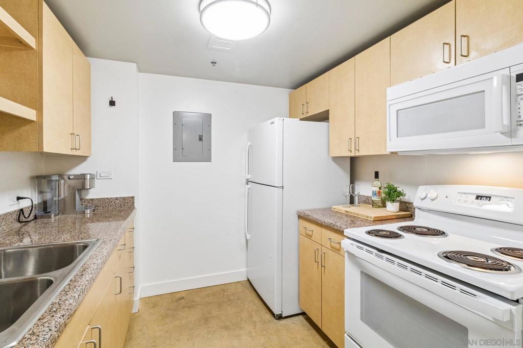 425 W Beech St - photo 10