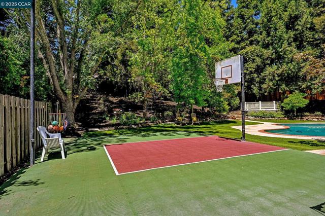 2145 Deer Oak Way, Danville CA: https://media.crmls.org/mediaz/f3b1b0a7-c0e2-4d1b-97bf-bad794f178f6.jpg