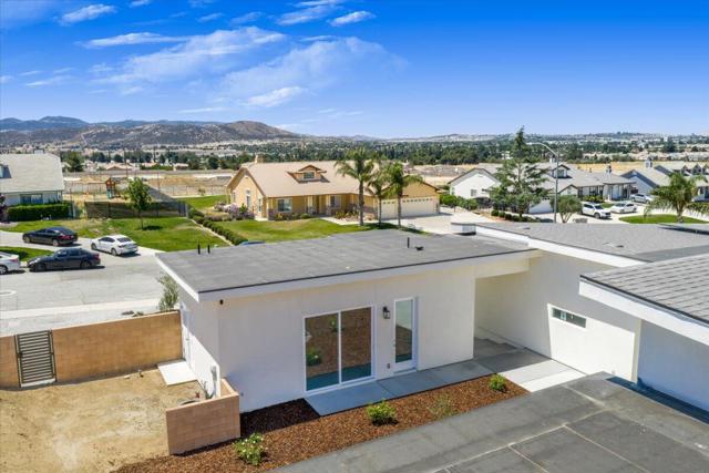 4195 Evergreen Lane, Banning CA: https://media.crmls.org/mediaz/f3b2a894-9862-47ba-9b33-faea2758c6e0.jpg