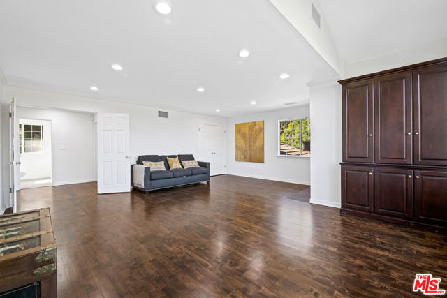 2461 Jupiter Drive, Los Angeles CA: https://media.crmls.org/mediaz/f3b2b218-4726-439c-8eb7-a8d42a06d395.jpg