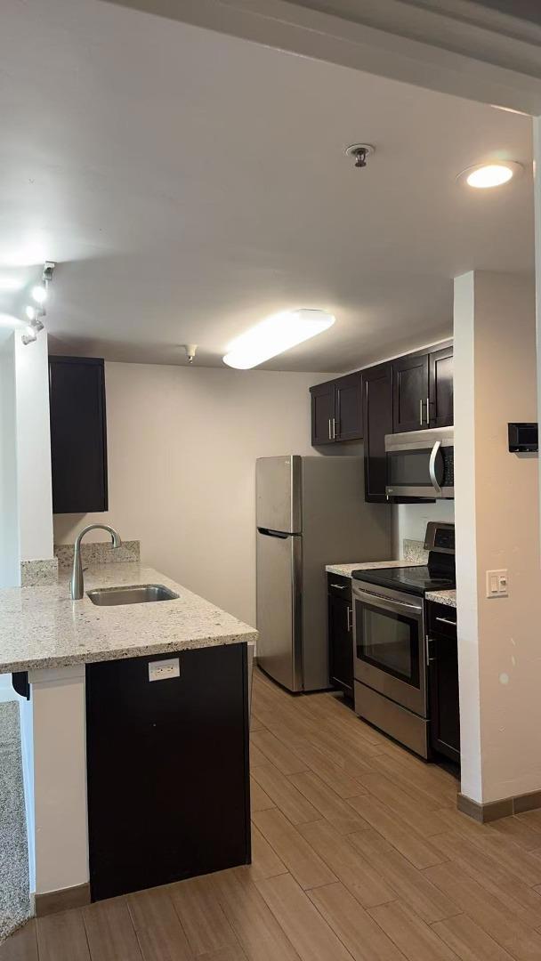 6400 Christie Avenue, Emeryville CA: https://media.crmls.org/mediaz/f3b2ddb5-2af5-4f60-a51d-9845a0d23220.jpg