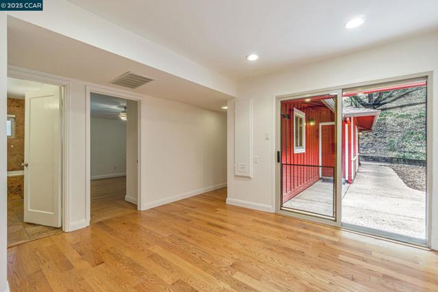 9 Wanda Way, Martinez CA: https://media.crmls.org/mediaz/f3b2eef4-a0f9-4e0f-a6a2-d6cff0d9b96a.jpg