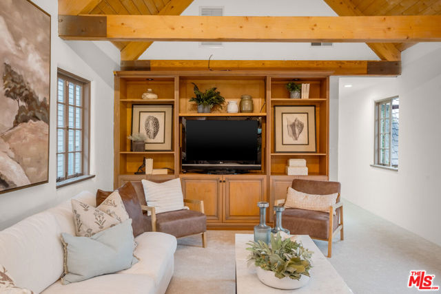 2917 N Poinsettia Avenue, Manhattan Beach CA: https://media.crmls.org/mediaz/f3b34389-65d5-4117-9a80-98dfd3faeb78.jpg