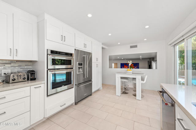 1666 Berwick Place, Westlake Village CA: https://media.crmls.org/mediaz/f3b3645a-e81a-4c30-83ba-74485019e99b.jpg