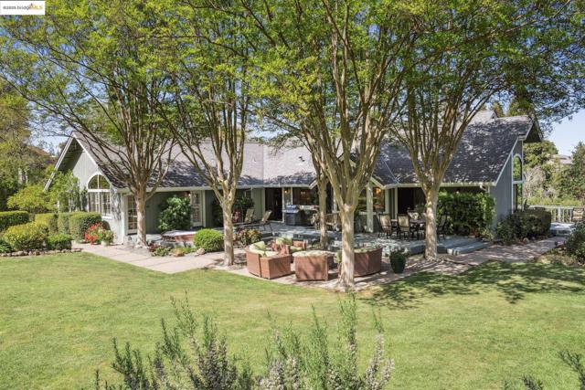 1037 Silverhill Dr, Lafayette CA: https://media.crmls.org/mediaz/f3b377a4-bb4c-4338-a4d7-0b3803bf2cba.jpg