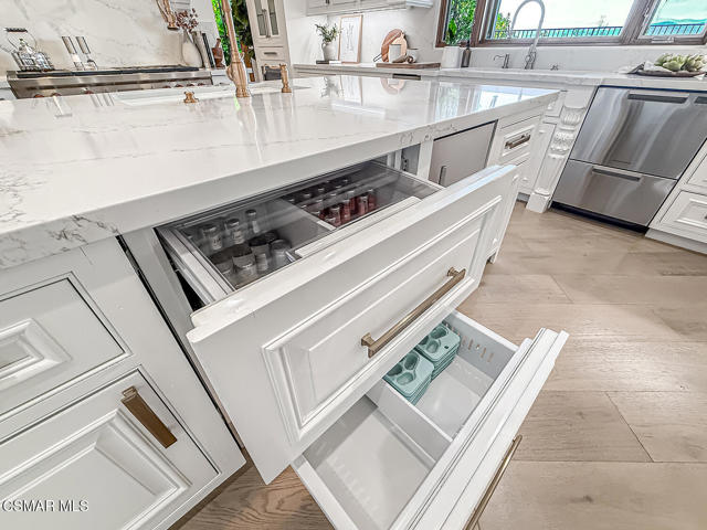 25877 Shady Oak Lane, Valencia CA: https://media.crmls.org/mediaz/f3b38483-b025-46a6-b964-9c8a02c46eef.jpg