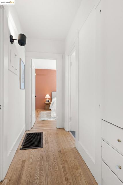 4008 Woodruff Ave, Oakland CA: https://media.crmls.org/mediaz/f3b38494-20a9-4b82-a530-011fb21f9f2c.jpg