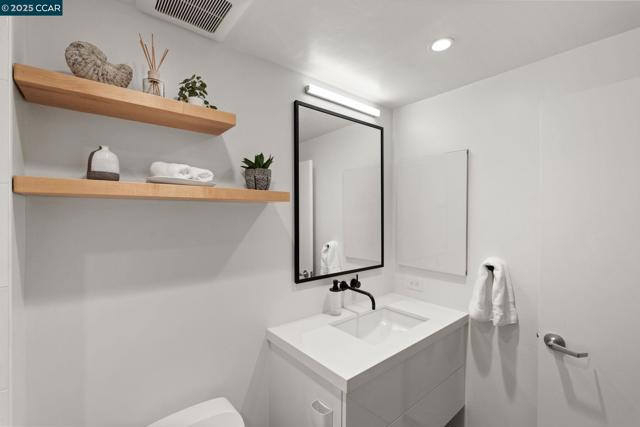 1200 65Th St, Emeryville CA: https://media.crmls.org/mediaz/f3b3d747-bfe2-4c88-8c60-04600ff4577b.jpg