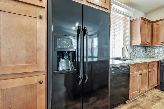 440 Moffet Boulevard, Mountain View CA: https://media.crmls.org/mediaz/f3b3e065-4e53-47fa-972d-26c1ded97f6d.jpg