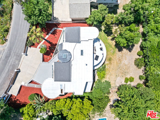 22449 Cass Avenue, Woodland Hills CA: https://media.crmls.org/mediaz/f3b439c5-ae31-4e80-a1f9-6def49b728b6.jpg