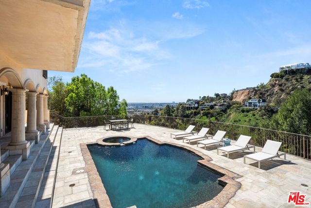 8027 Floral Avenue, Los Angeles CA: https://media.crmls.org/mediaz/f3b46fba-38f7-4591-aeb9-76a685c7b969.jpg