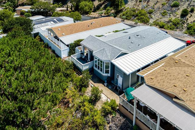 4650 Dulin Road, Fallbrook CA: https://media.crmls.org/mediaz/f3b4e4f7-381b-4d47-957b-9c04e36e5093.jpg