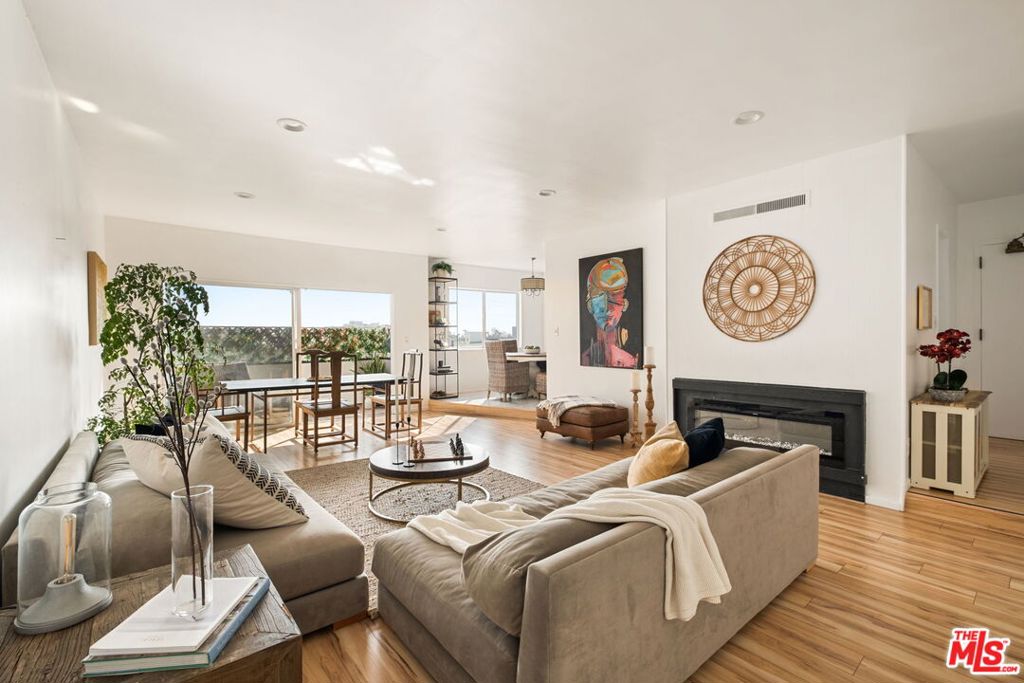 11820 Mayfield Avenue #319