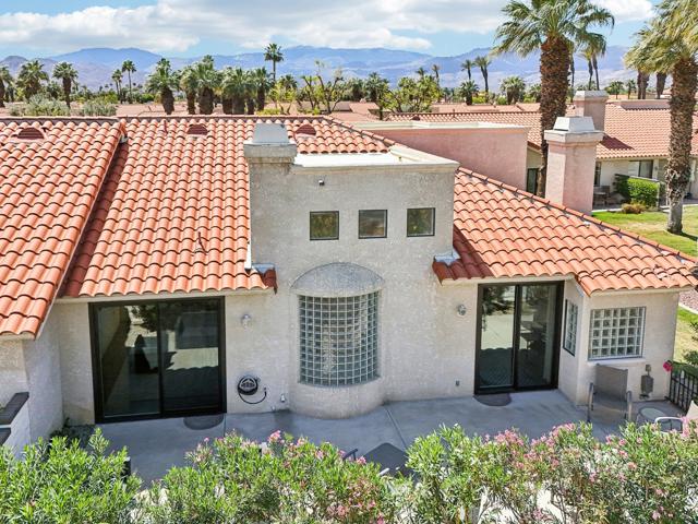 110 Celano Circle, Palm Desert CA: https://media.crmls.org/mediaz/f3b5695c-5889-46f5-9c4b-38b2ed33934a.jpg