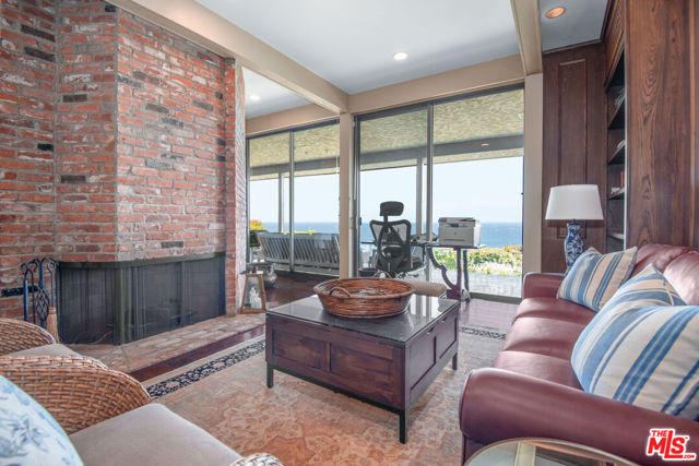 29008 Cliffside Drive, Malibu CA: https://media.crmls.org/mediaz/f3b5e4f7-6975-4ad6-9b67-f69f8ddd73ee.jpg