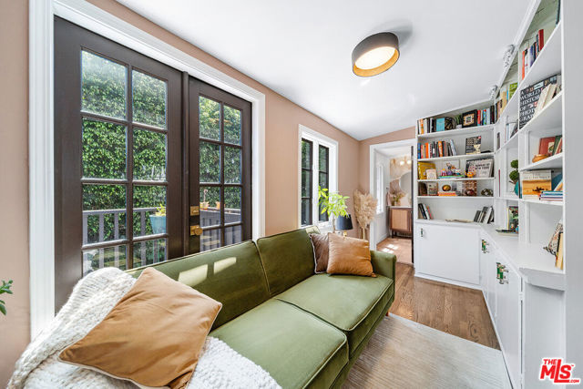 6626 Cahuenga Terrace, Los Angeles CA: https://media.crmls.org/mediaz/f3b6f83c-3b00-46e6-94ba-c001526f5d35.jpg