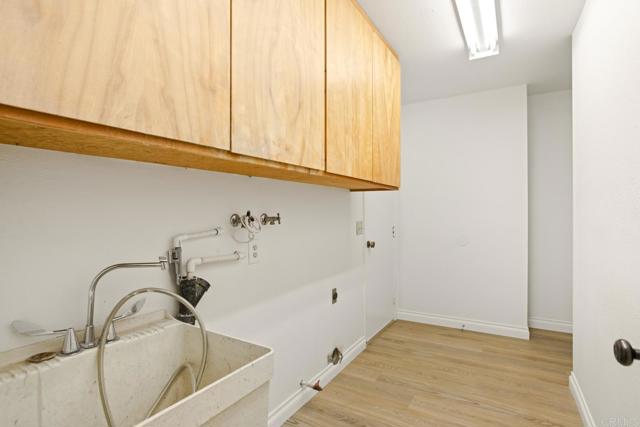 13837 Tam O Shanter Court, Poway CA: https://media.crmls.org/mediaz/f3b73b82-3d89-49ee-b3bc-328fd86d78e8.jpg