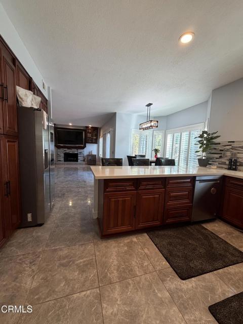 Detail Gallery Image 12 of 28 For 1940 Kensington Ln, Oxnard,  CA 93030 - 4 Beds | 4 Baths