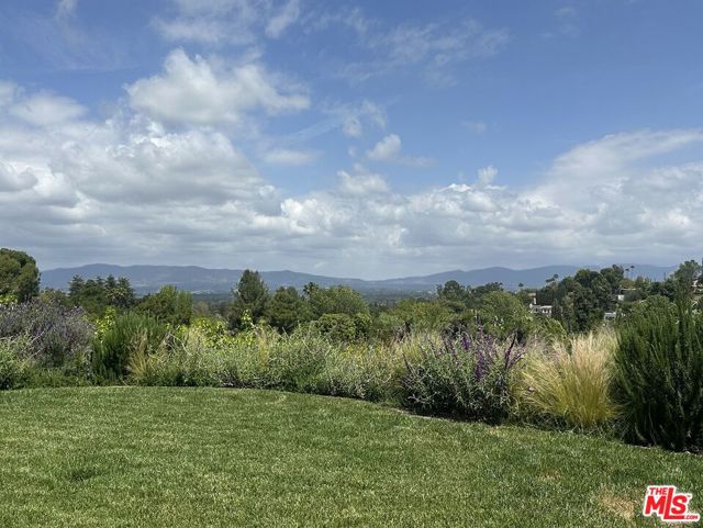 17237 Quesan Place, Encino CA: https://media.crmls.org/mediaz/f3b78bca-f8e4-4f09-9a56-6add6dad22fe.jpg