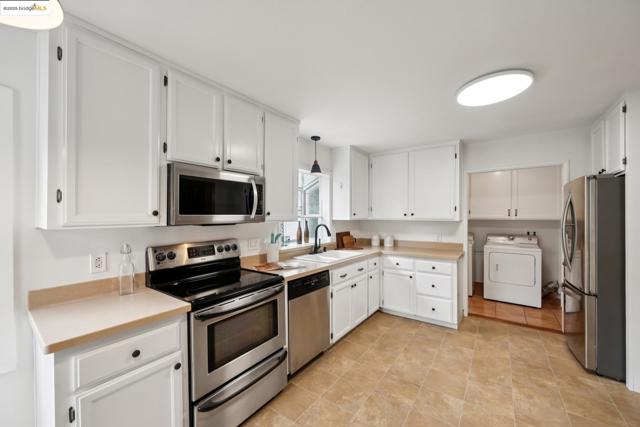 679 Mandana Blvd, Oakland CA: https://media.crmls.org/mediaz/f3b7b7d1-e23c-41a9-9f7b-bbfc71639f5c.jpg