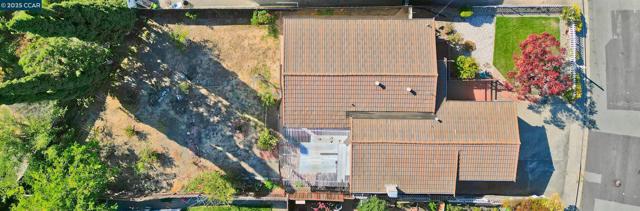 2156 MONTEREY AVENUE, Martinez CA: https://media.crmls.org/mediaz/f3b7d593-9b01-4274-bb6a-fd955badb5a3.jpg