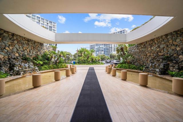 1780 Avenida Del Mundo, Coronado CA: https://media.crmls.org/mediaz/f3b83c31-6251-45fb-ad93-b1ee94dfb229.jpg