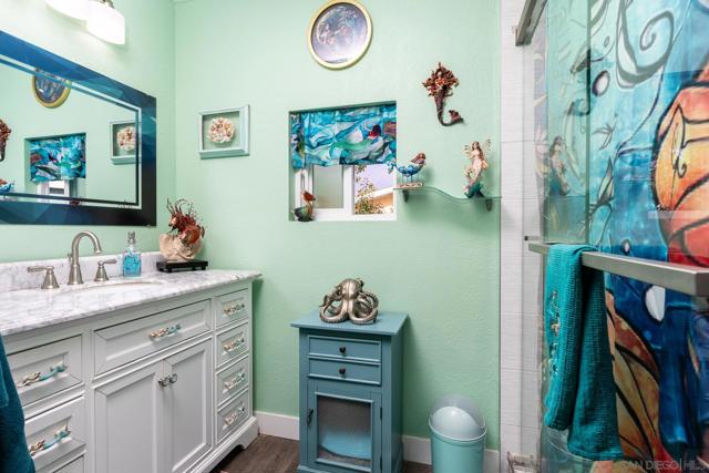 1212 H St, Ramona CA: https://media.crmls.org/mediaz/f3b8c8ef-4688-4bac-9548-6ac9a942cb97.jpg
