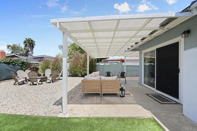 972 Maria Way, Chula Vista CA: https://media.crmls.org/mediaz/f3b9970a-c303-4e9f-83a4-d2671a424f4b.jpg