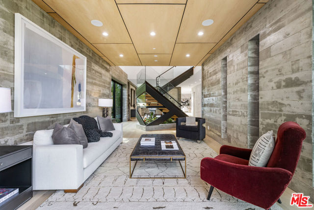 1011 Georgina Avenue, Santa Monica CA: https://media.crmls.org/mediaz/f3b9abd2-663b-4ef0-8809-31da114b919d.jpg