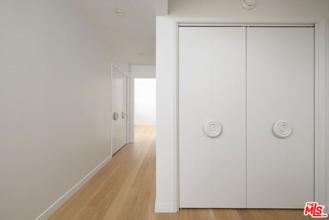 3268 Wrightwood Drive, Studio City CA: https://media.crmls.org/mediaz/f3b9b0c1-7e3e-4107-bed2-82a9f6bb5d2d.jpg