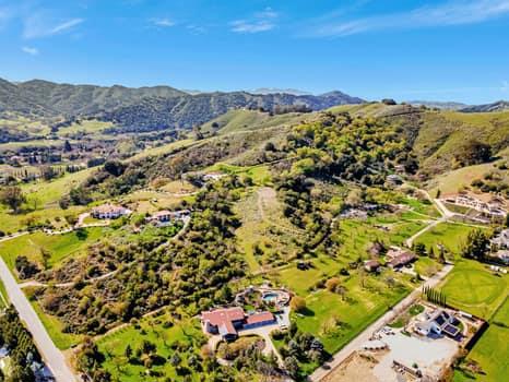 15311 Sycamore Drive, Morgan Hill CA: https://media.crmls.org/mediaz/f3b9e858-1e38-4d41-9efa-c803446ee08a.jpg