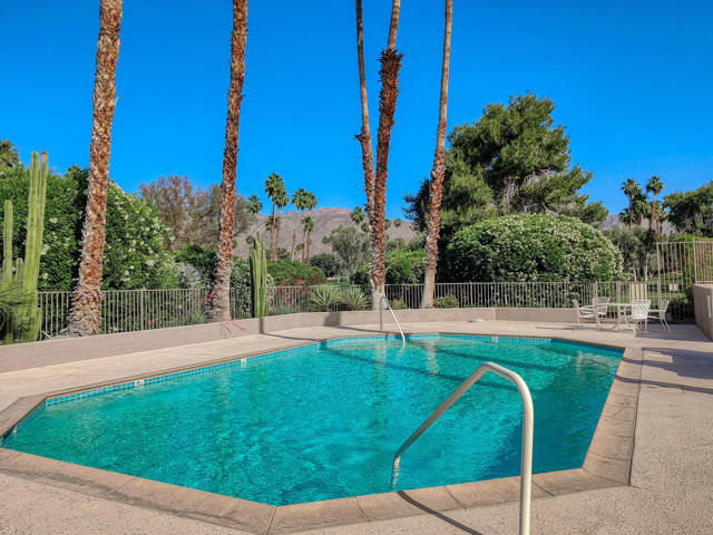 73440 Dalea Lane, Palm Desert CA: https://media.crmls.org/mediaz/f3ba0827-c5bf-4898-aa6a-171f9c26448a.jpg